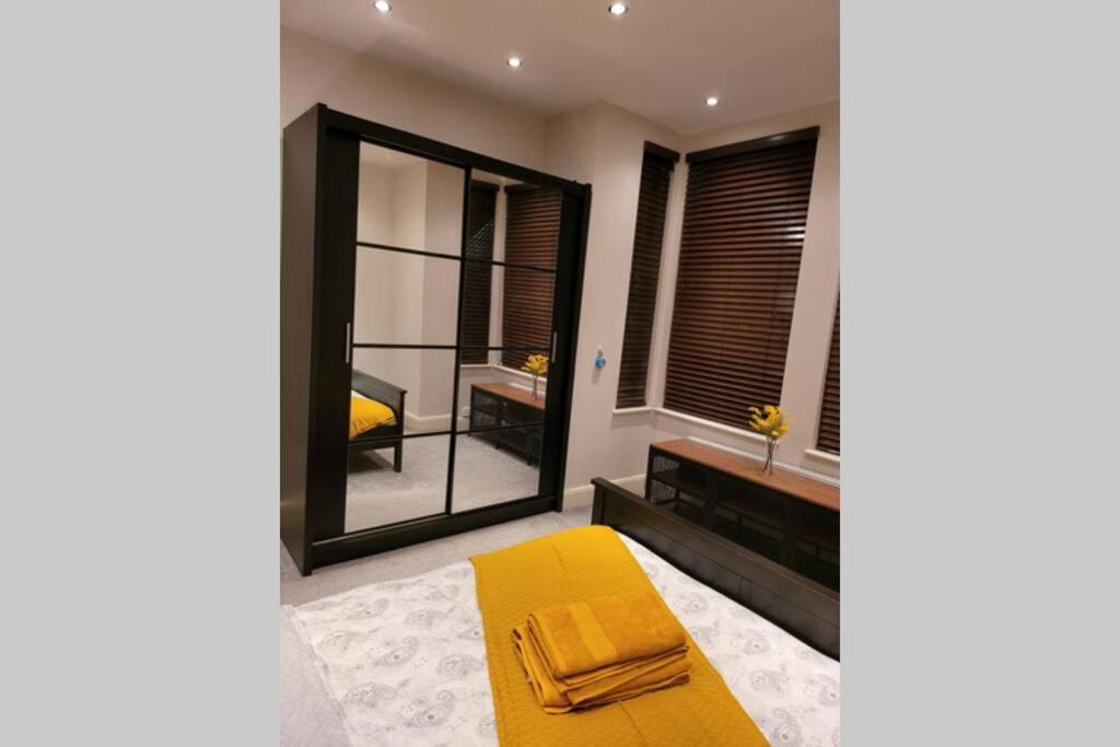 Contemporary 3 Bed Apartment In Hendon Central. Ngoại thất bức ảnh